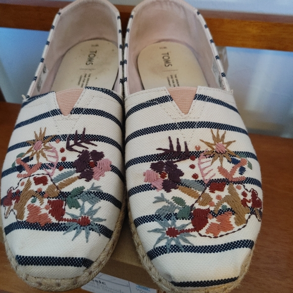 Toms Shoes - Toms embroidered shoes 11